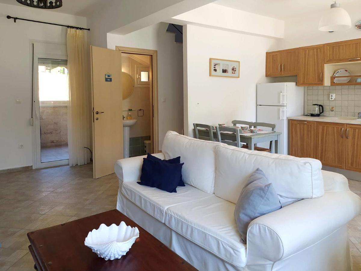 Seaside Villa Clio นิกิติ ภายนอก รูปภาพ